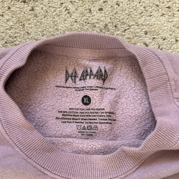 Def Leppard Women’s Graphic Sweatshirt in Excellent Condition - Picture 3 of 5